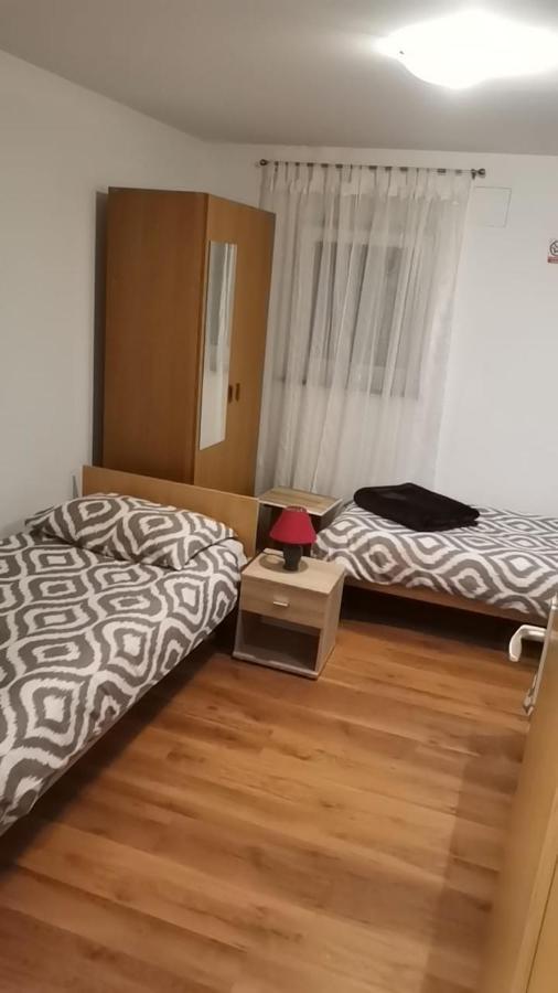 Trilj Apartman Jurika Exterior foto